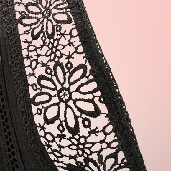 Bewitching BLACK BABYDOLL DRESS Lace rimmed V Neck & Waist Iridescent Buttons - Picture 5 of 9